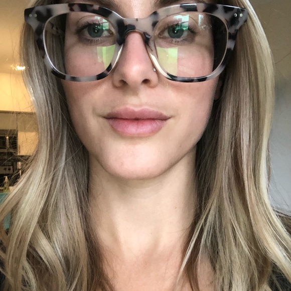 Meet your Posher, Molly - Picture 3 of 4